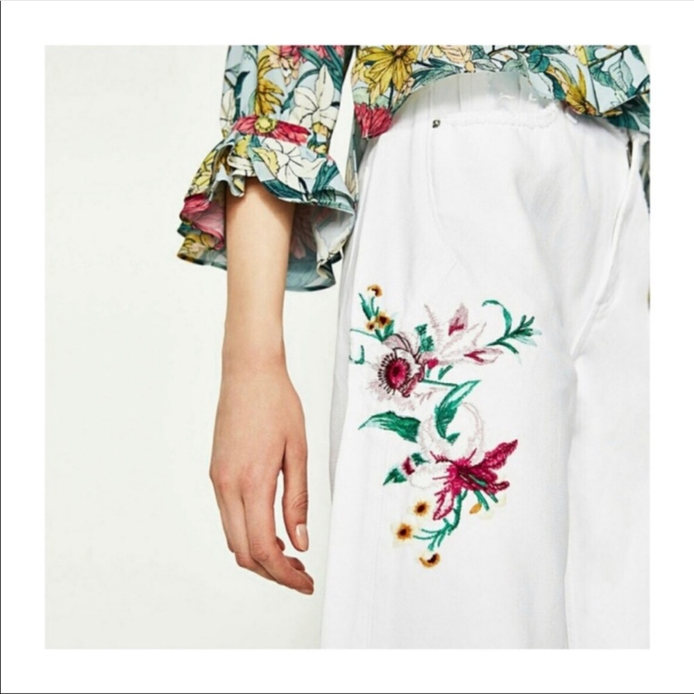 🆕 Zara Wide leg side slit embroidered white jean